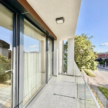 Elegant Retreat - Private Terrace And Parking Apartment *