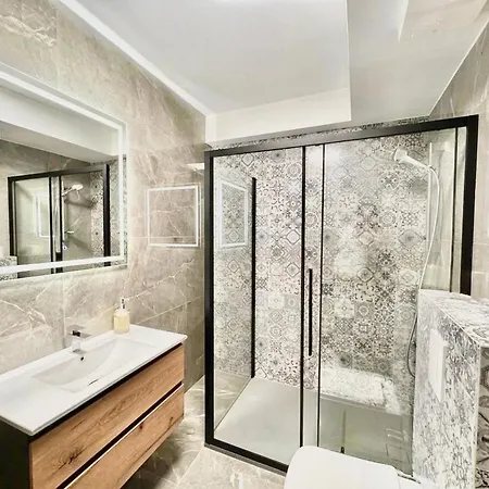 Apartment Elegant Retreat - Private Terrace And Parking